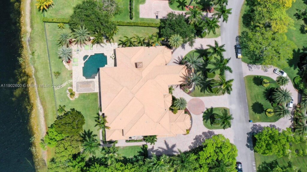 3828 Pine Lake Dr, Weston FL 33332