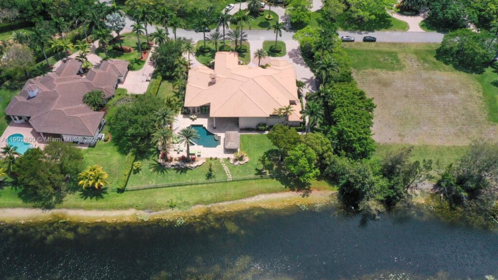 3828 Pine Lake Dr, Weston FL 33332