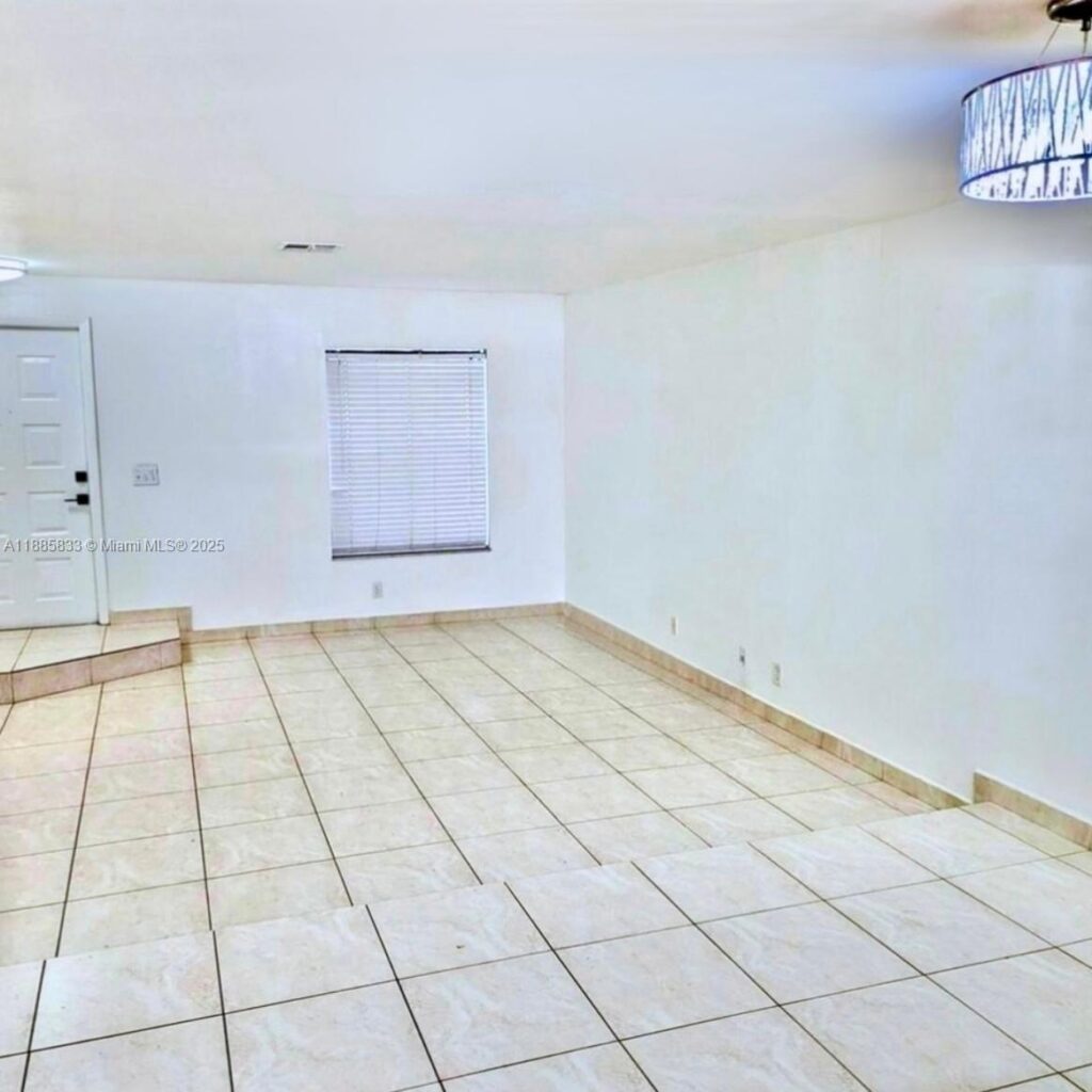5164 S University Dr, Davie FL 33328