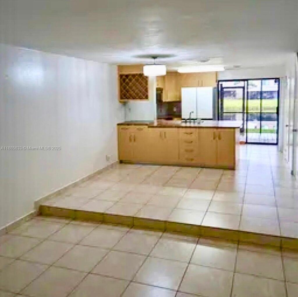 5164 S University Dr, Davie FL 33328