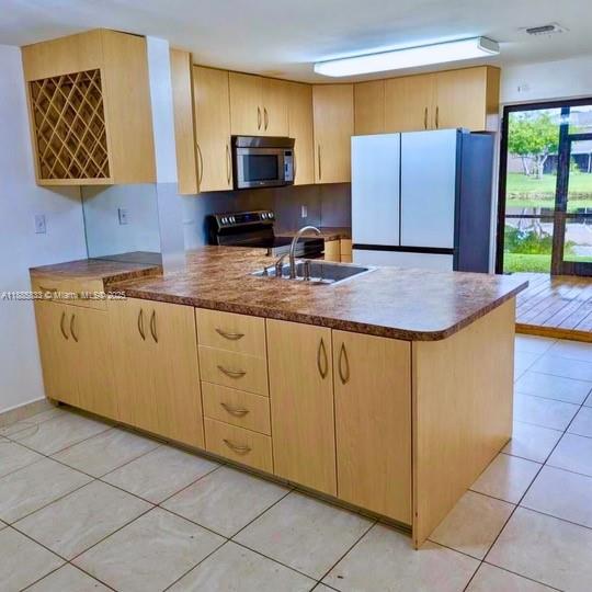 5164 S University Dr, Davie FL 33328