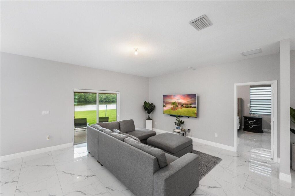 448 SW Vista Lake Drive, Port St. Lucie FL 34953