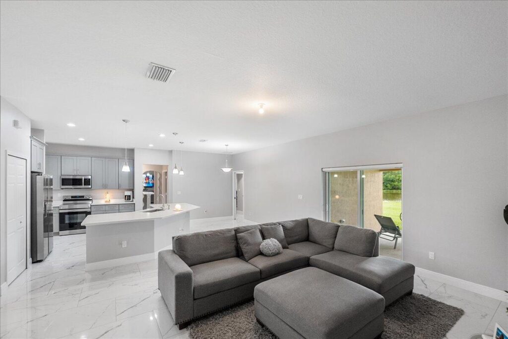 448 SW Vista Lake Drive, Port St. Lucie FL 34953