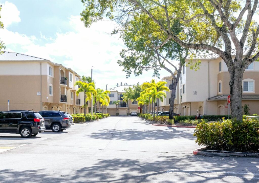 1100 Crestwood Court S # 1110, Royal Palm Beach FL 33411
