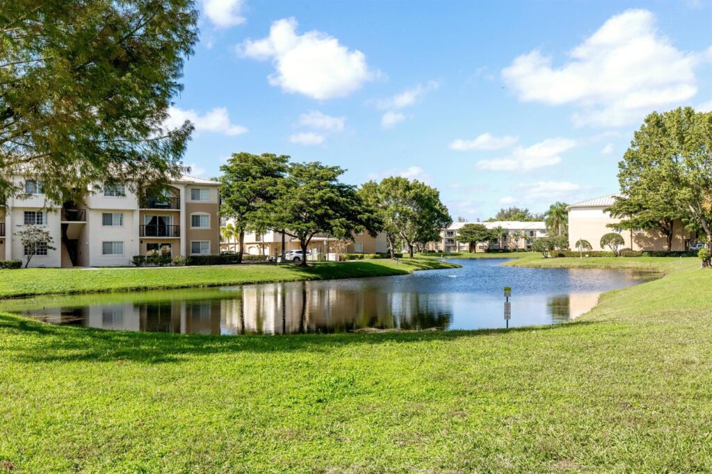 1100 Crestwood Court S # 1110, Royal Palm Beach FL 33411