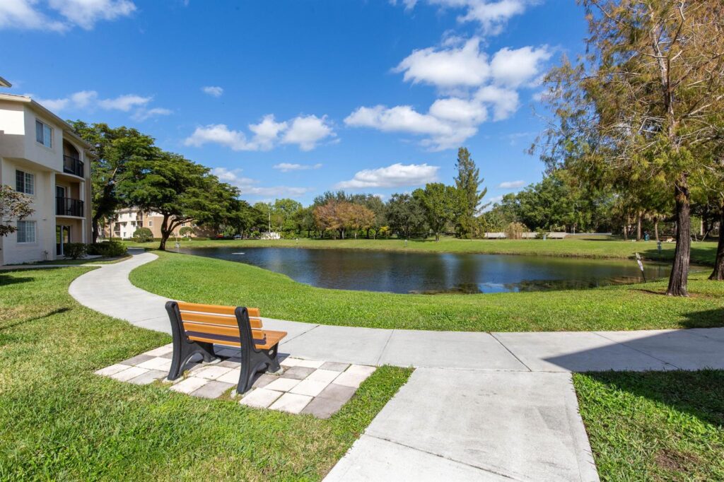 1100 Crestwood Court S # 1110, Royal Palm Beach FL 33411