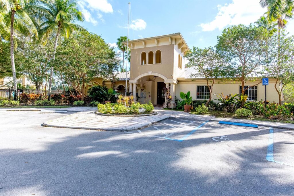 1100 Crestwood Court S # 1110, Royal Palm Beach FL 33411