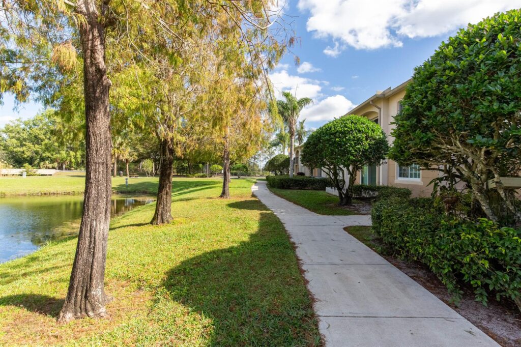 1100 Crestwood Court S # 1110, Royal Palm Beach FL 33411