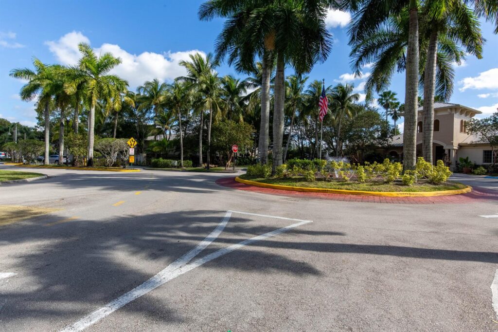 1100 Crestwood Court S # 1110, Royal Palm Beach FL 33411