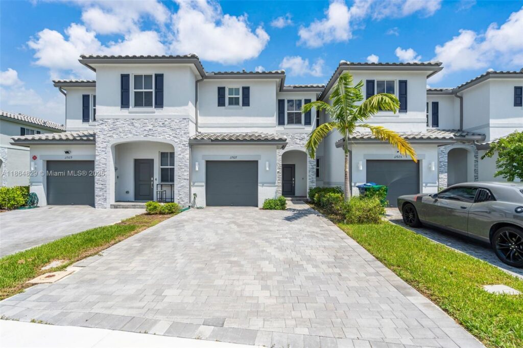 11927 NW 46th St, Coral Springs FL 33076