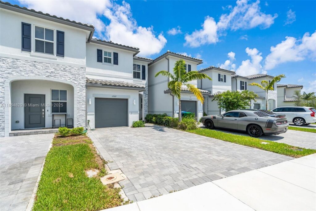 11927 NW 46th St, Coral Springs FL 33076