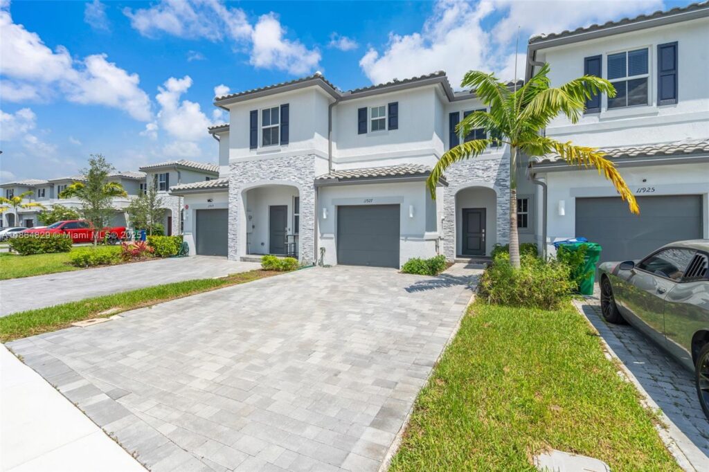 11927 NW 46th St, Coral Springs FL 33076