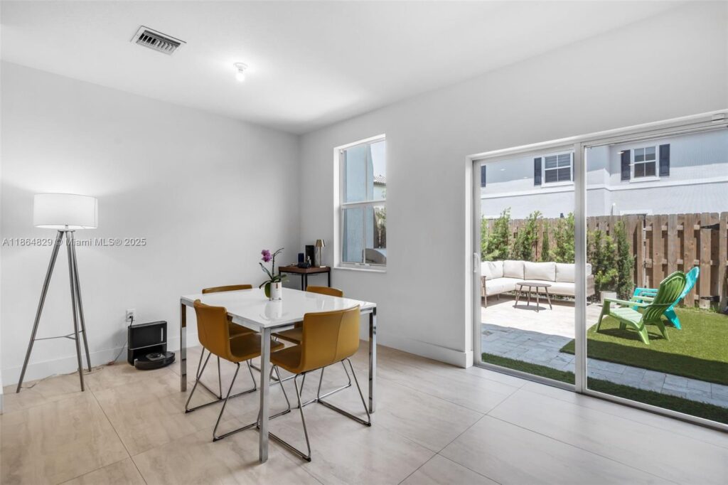 11927 NW 46th St, Coral Springs FL 33076