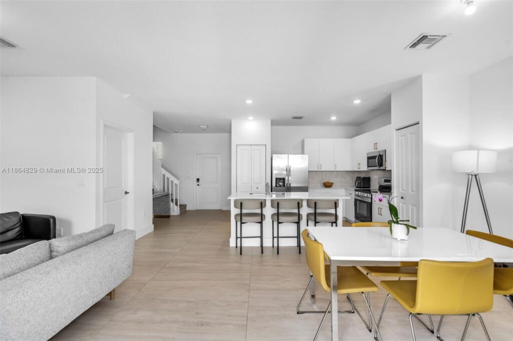 11927 NW 46th St, Coral Springs FL 33076