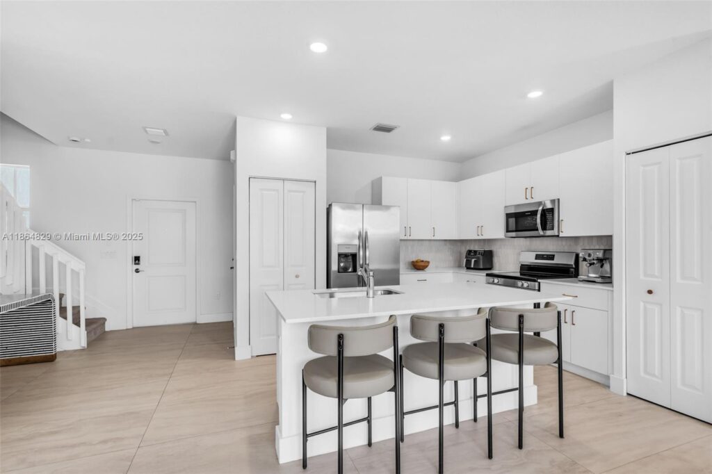 11927 NW 46th St, Coral Springs FL 33076