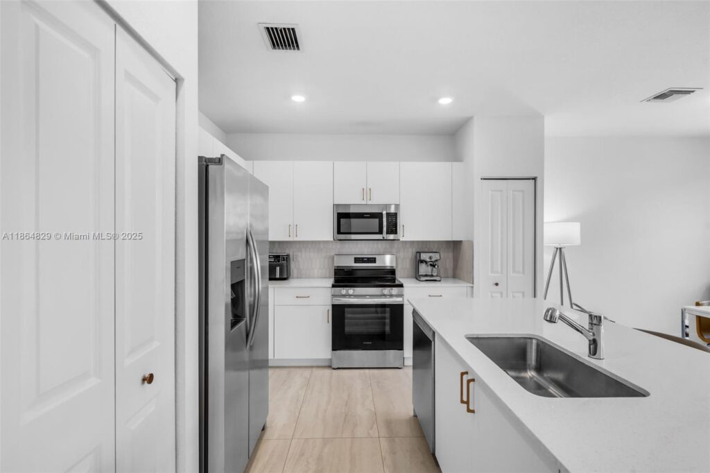 11927 NW 46th St, Coral Springs FL 33076