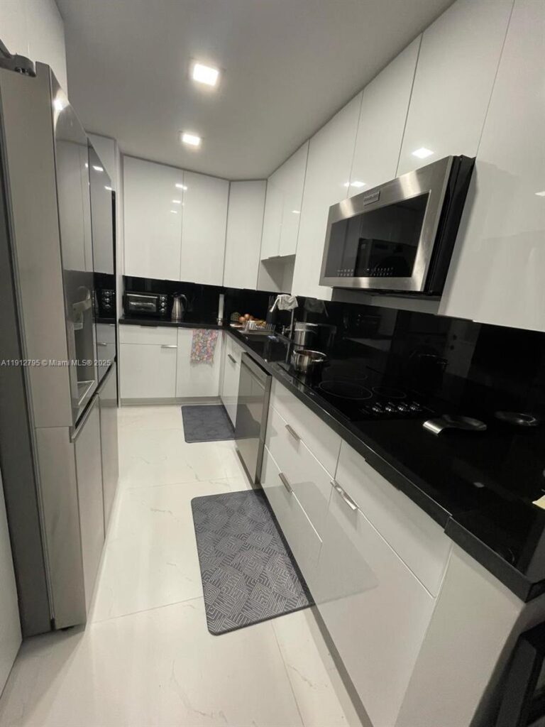 20400 W Country Club Dr # 615, Aventura FL 33180