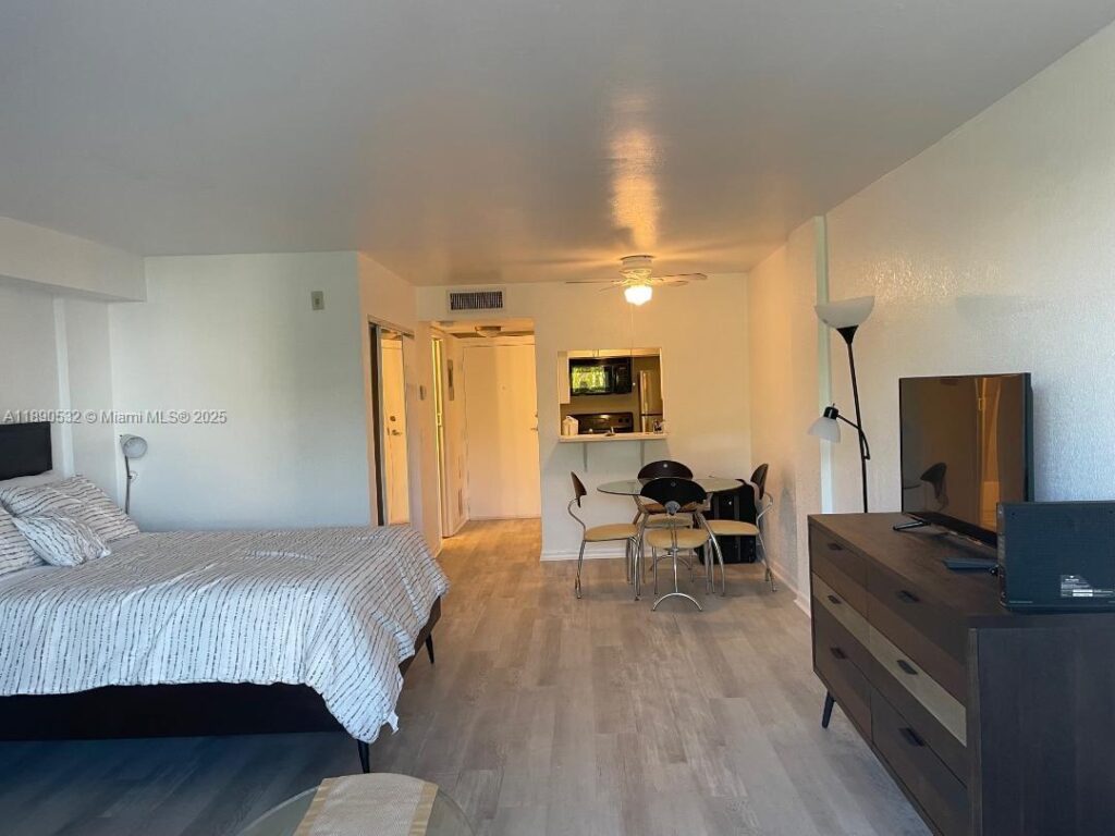 2560 S Ocean Blvd # 312, Palm Beach FL 33480