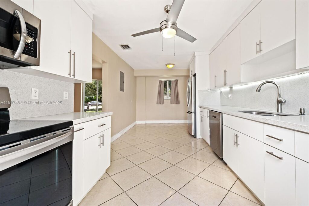 573 Palmetto Dr, Miami Springs FL 33166