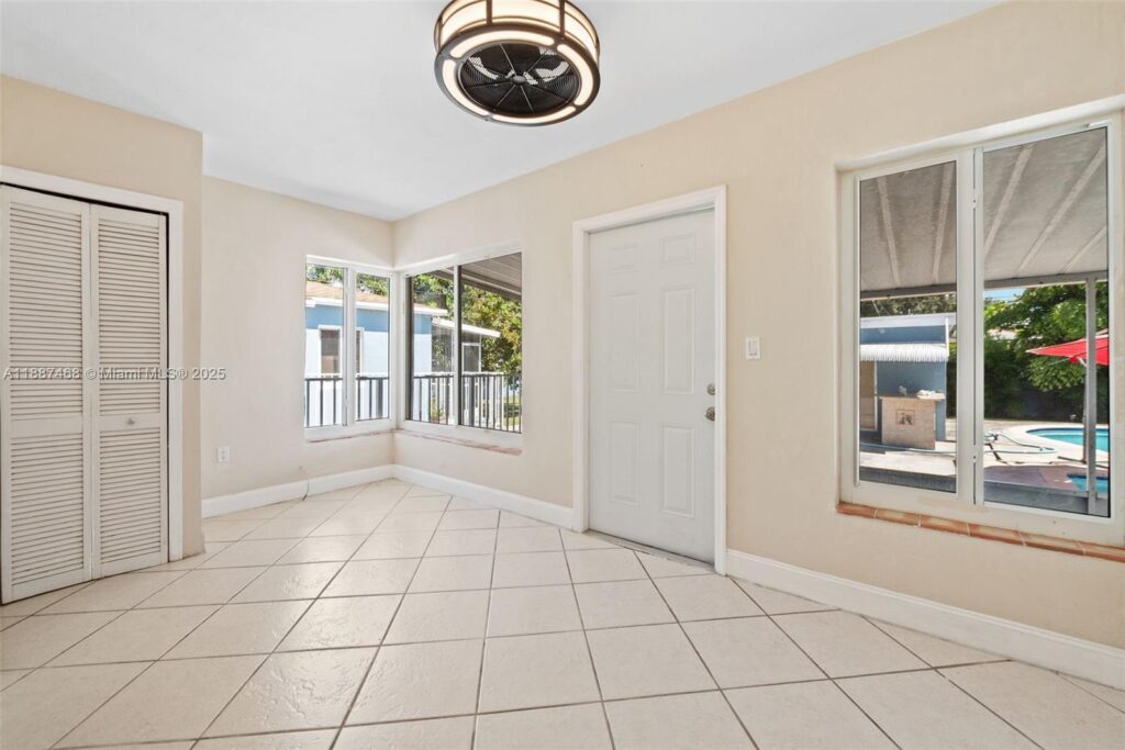573 Palmetto Dr, Miami Springs FL 33166