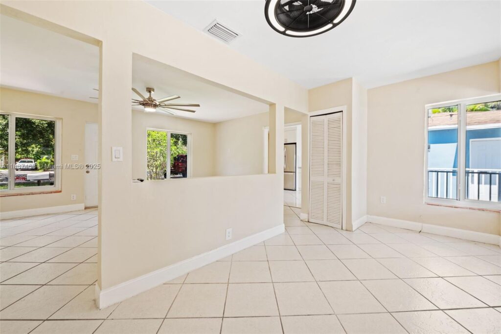 573 Palmetto Dr, Miami Springs FL 33166