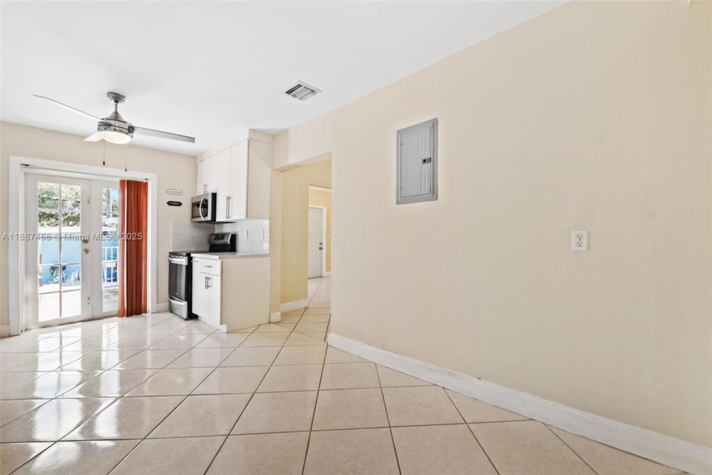 573 Palmetto Dr, Miami Springs FL 33166