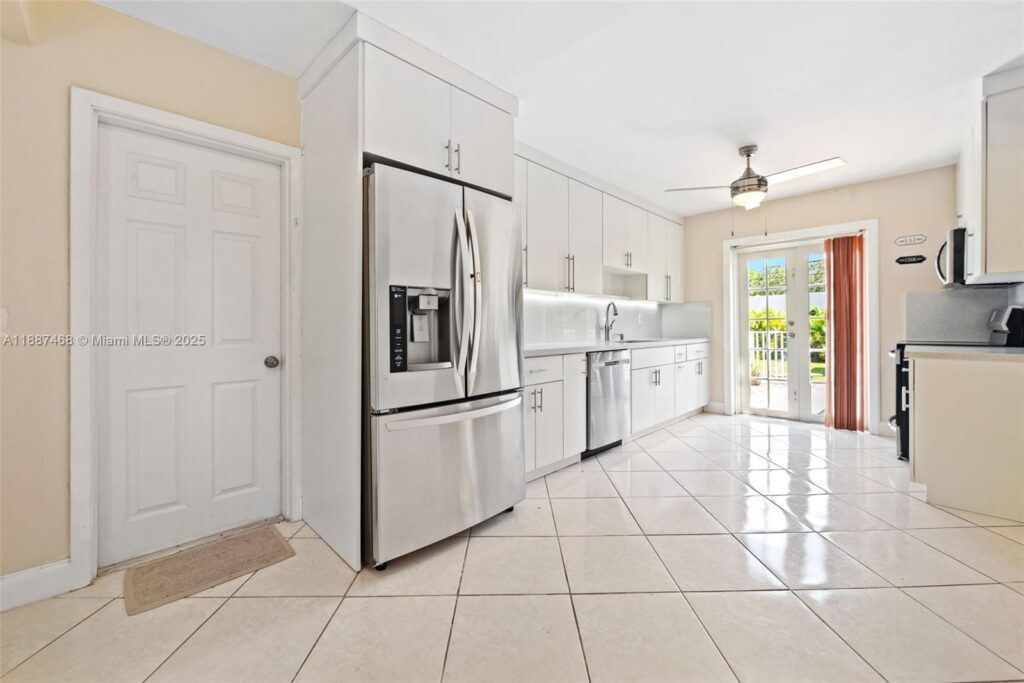 573 Palmetto Dr, Miami Springs FL 33166