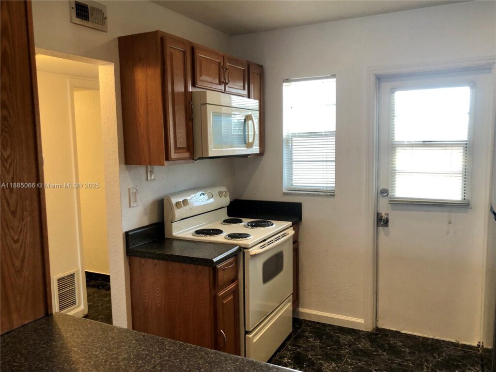 8121 SW 24th Ct # 304, Davie FL 33324