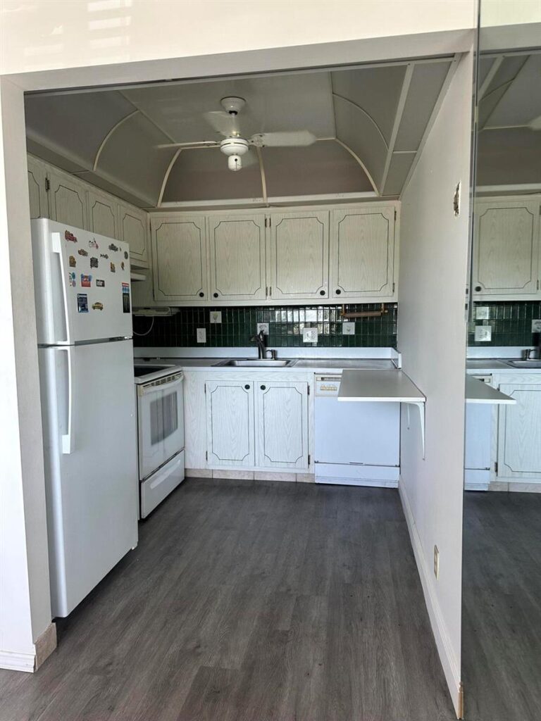 300 Village Green Circle S # 217, Palm Springs FL 33461