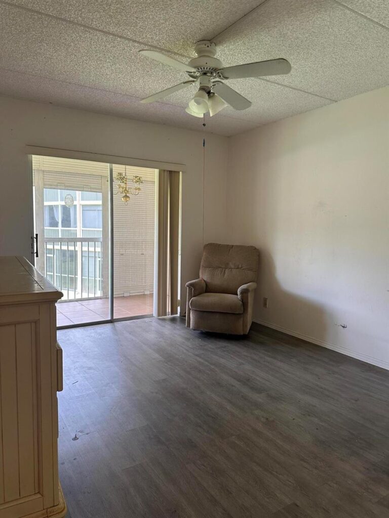 300 Village Green Circle S # 217, Palm Springs FL 33461