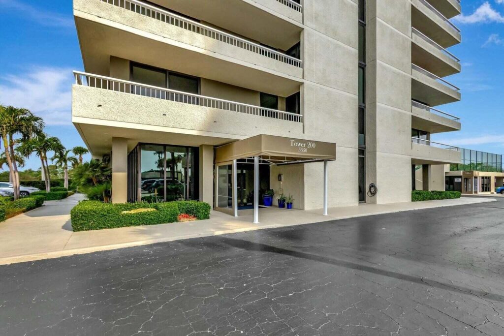 5550 N Ocean Drive # 2b, Singer Island FL 33404