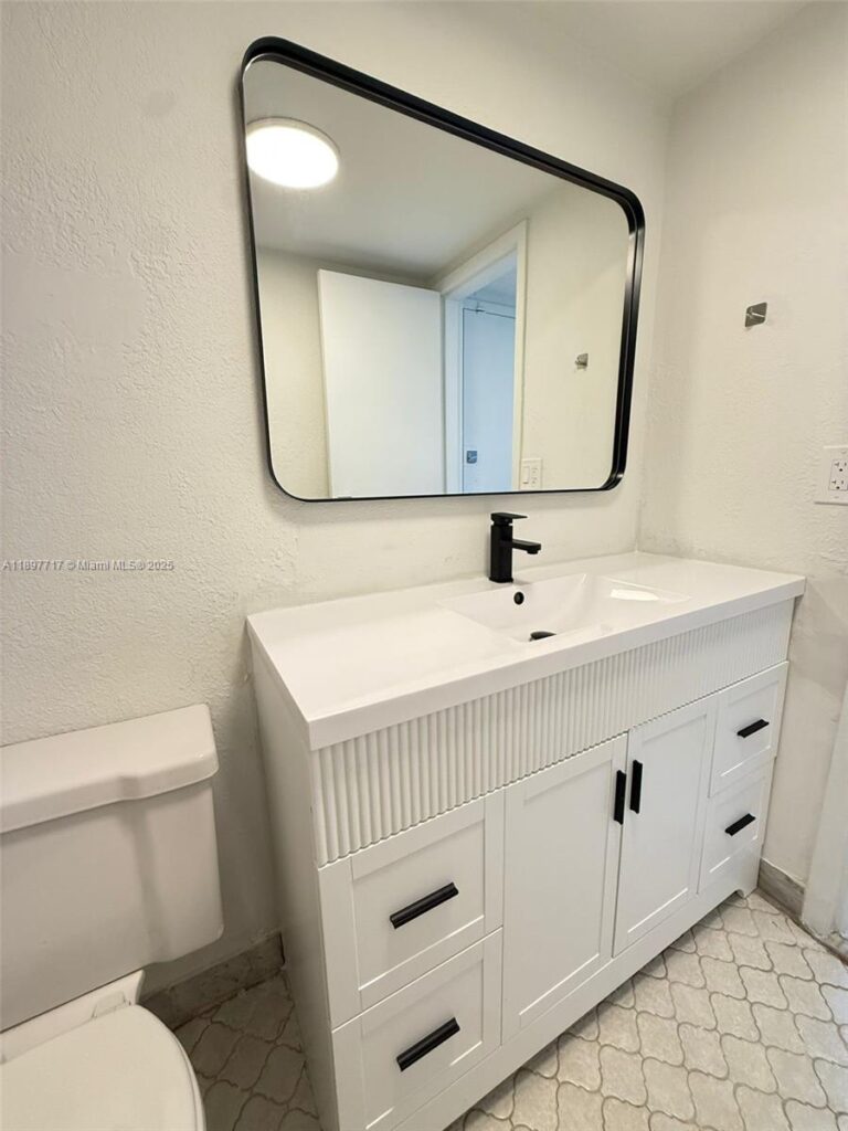 13499 Biscayne Blvd # 811, North Miami FL 33181