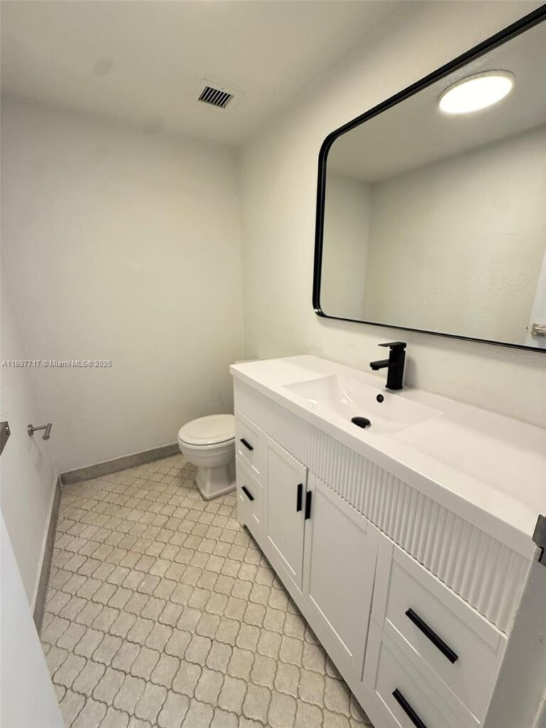 13499 Biscayne Blvd # 811, North Miami FL 33181