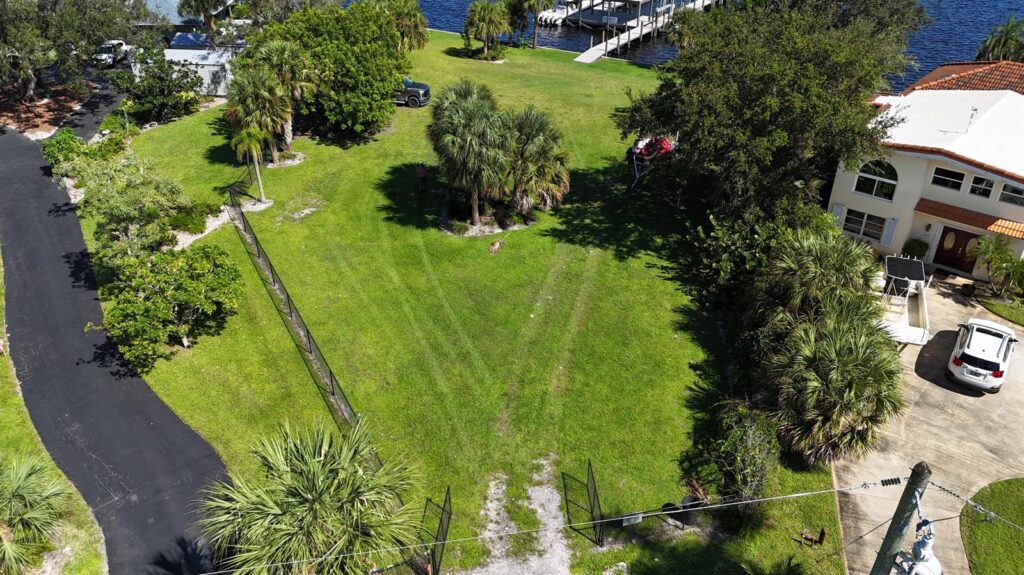4345 SE Mulford Lane, Stuart FL 34997