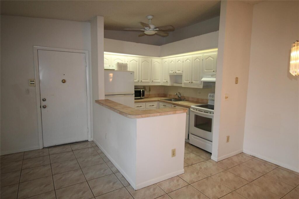 9728 S Belfort Circle # 206, Tamarac FL 33321