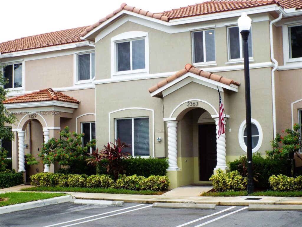 2363 SE 11th St, Homestead FL 33035