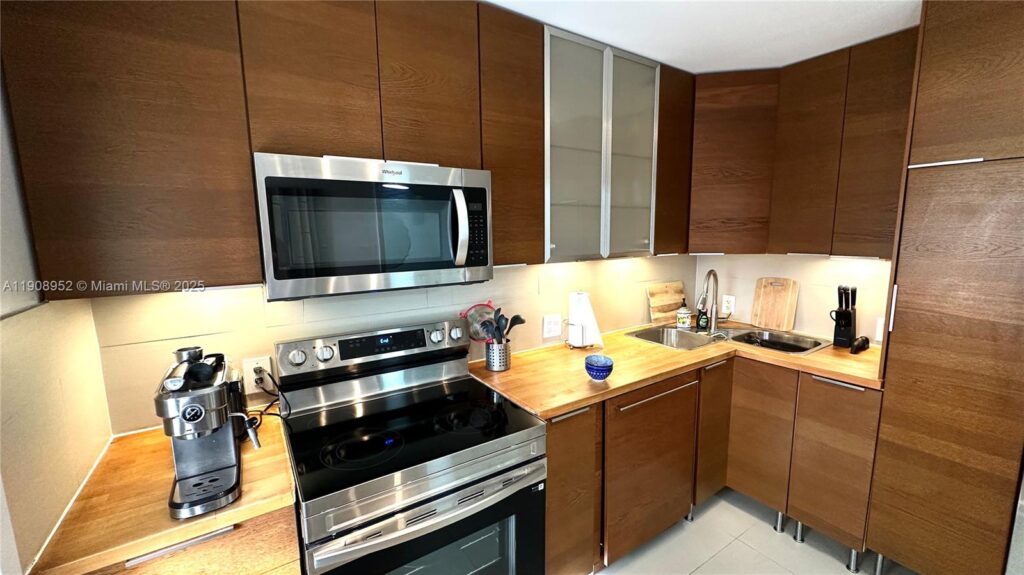 2651 S Course Dr # 307, Pompano Beach FL 33069