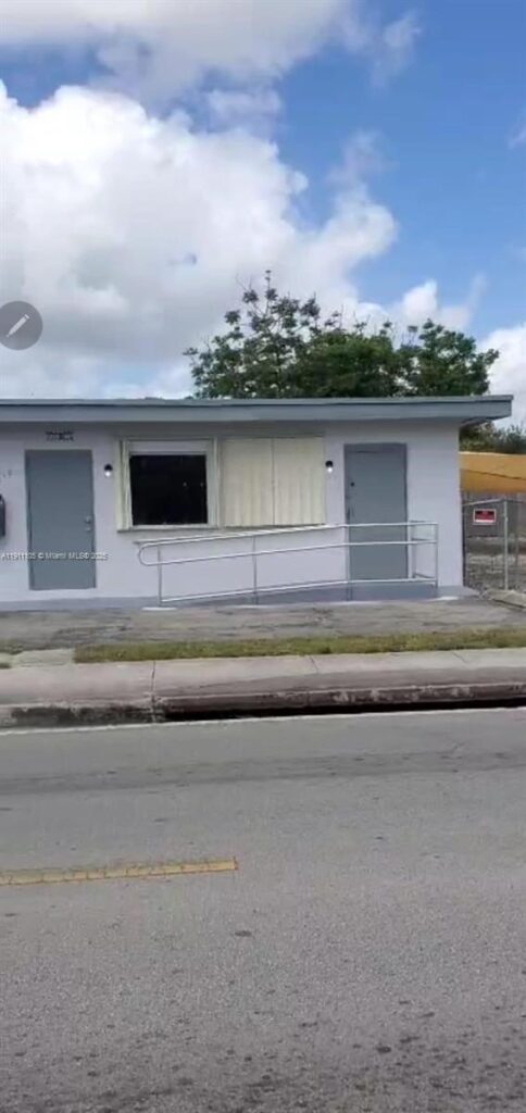 512 SW 6th Ave, Homestead FL 33030