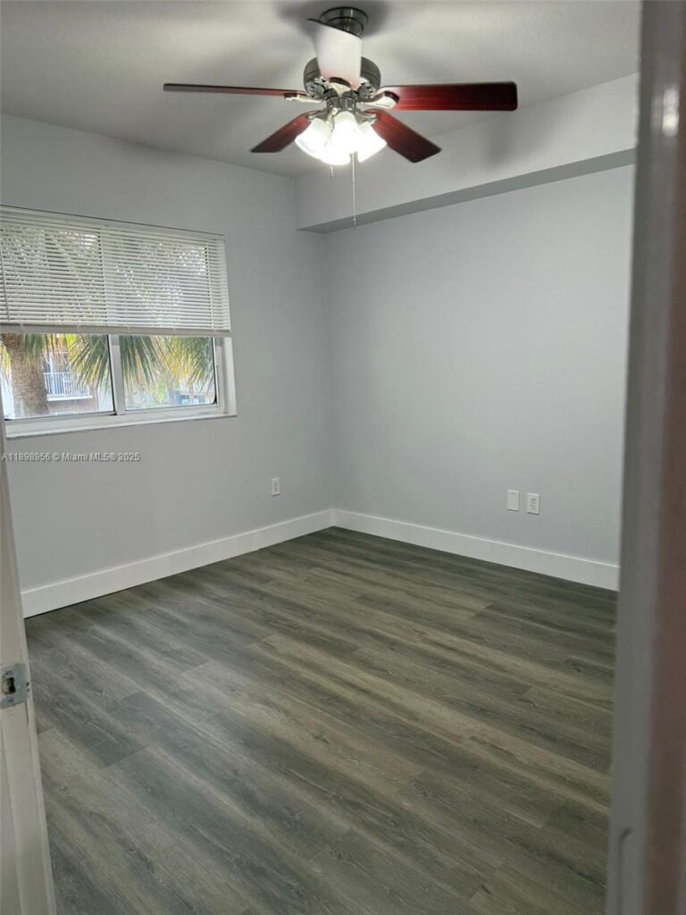 11040 SW 196th St # 211, Cutler Bay FL 33157