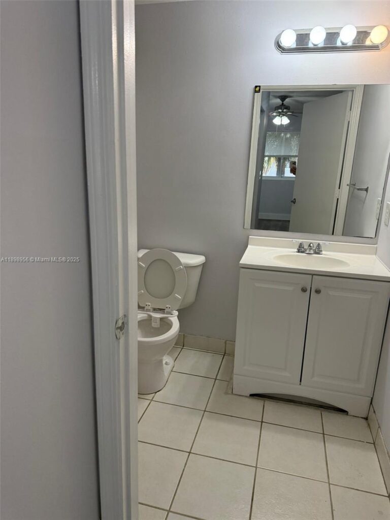 11040 SW 196th St # 211, Cutler Bay FL 33157