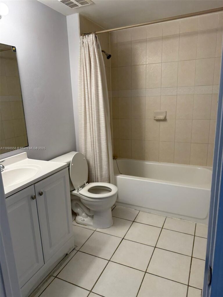 11040 SW 196th St # 211, Cutler Bay FL 33157