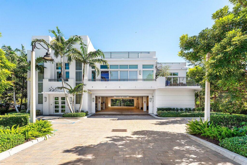 226 Palm Court, Delray Beach FL 33444