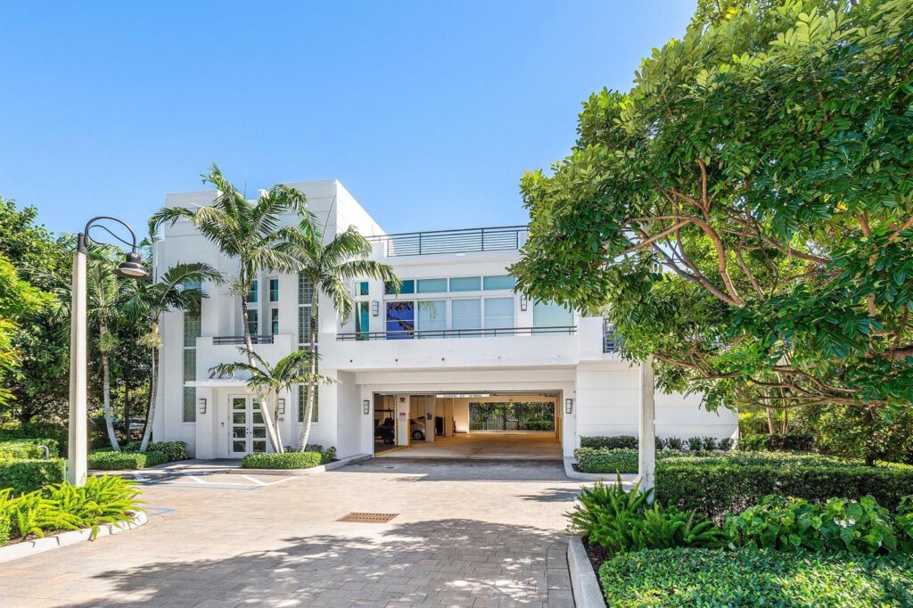 226 Palm Court, Delray Beach FL 33444