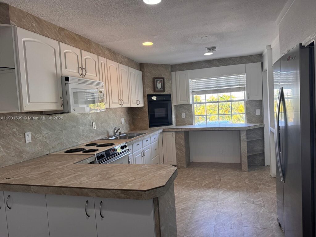 969 Plantation Rd, Key Largo FL 33037