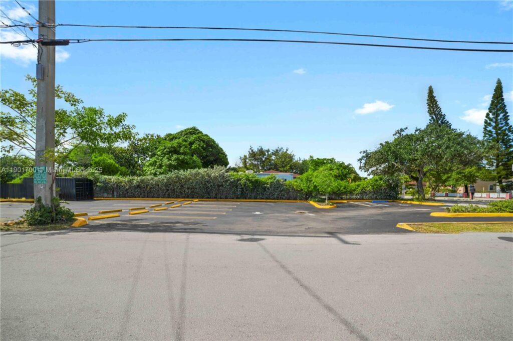 720 NW 125th St, North Miami FL 33168