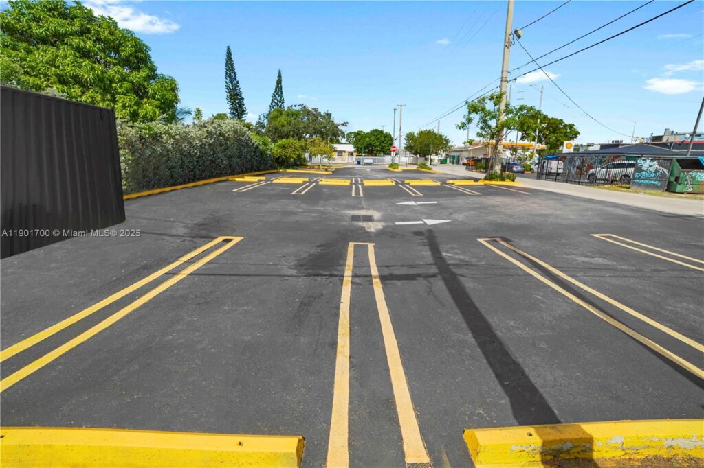 720 NW 125th St, North Miami FL 33168