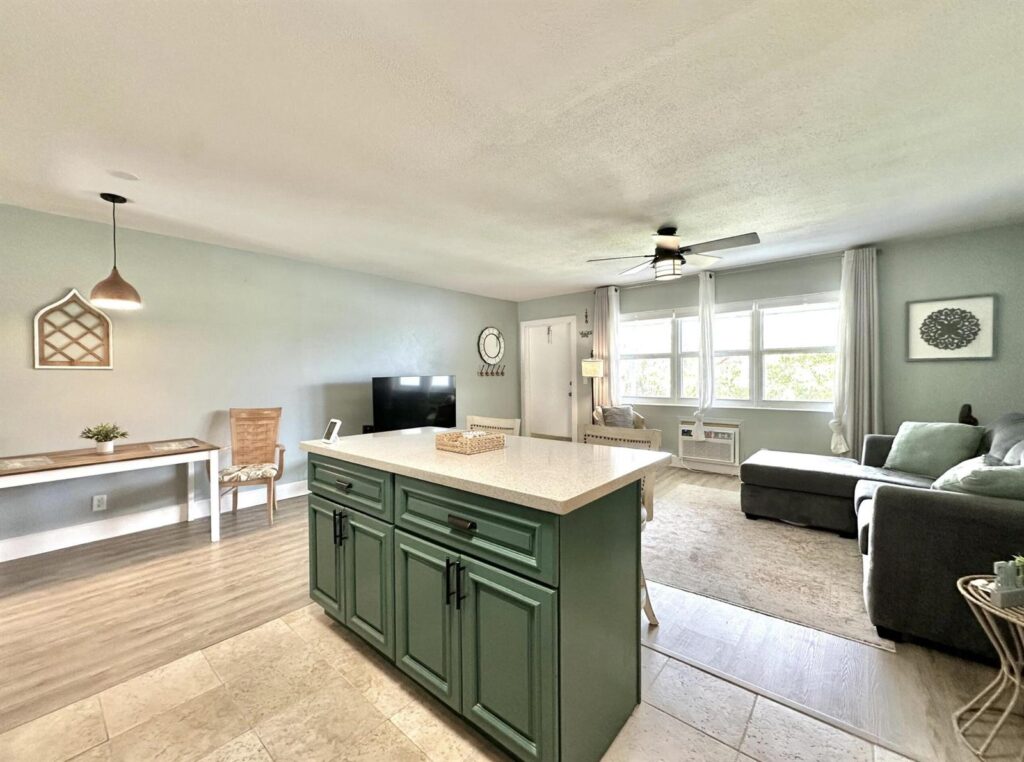 359 Norwich O, West Palm Beach FL 33417