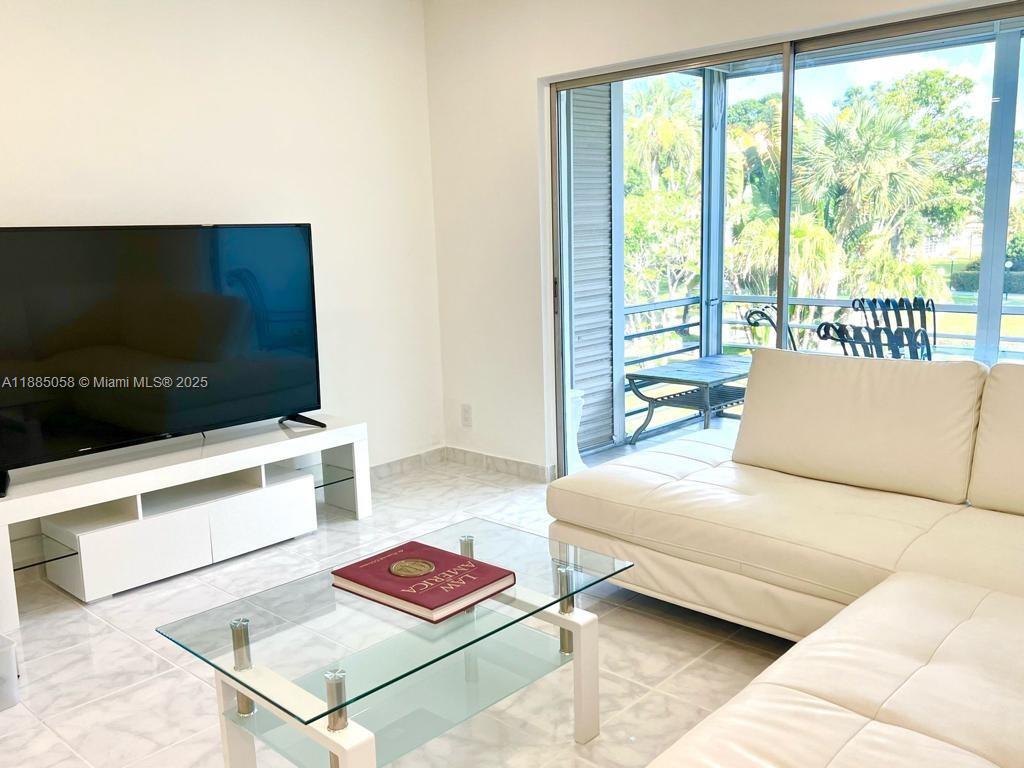 5051 W Oakland Park Blvd # 204, Lauderdale Lakes FL 33313