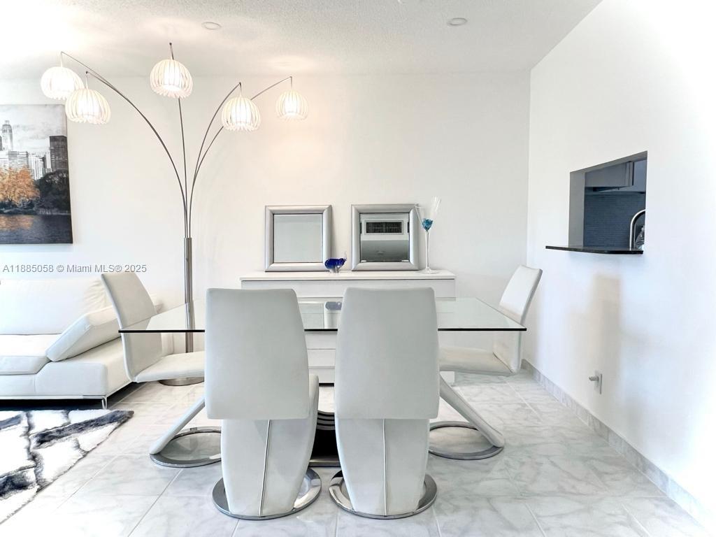 5051 W Oakland Park Blvd # 204, Lauderdale Lakes FL 33313