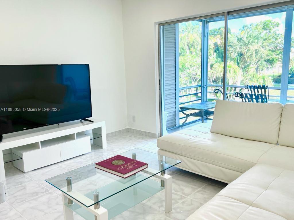 5051 W Oakland Park Blvd # 204, Lauderdale Lakes FL 33313